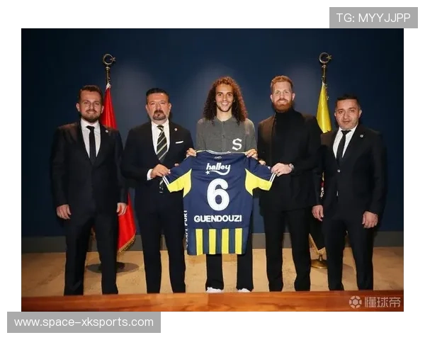 佛罗伦萨客场对阵拉齐奥,贡多齐转会前仍首发出战 佛罗伦萨客场对阵拉齐奥,贡多齐转会前仍首发出战